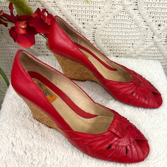 MIZ MOOZ BY GAZITH Red Leather Peep Toe Cork Wedges Sandals Sz 6 Retro - Picture 2 of 10